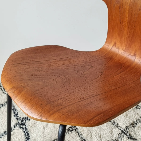 Arne Jacobsen Model 3103 Hammer Chairs - Set of 2