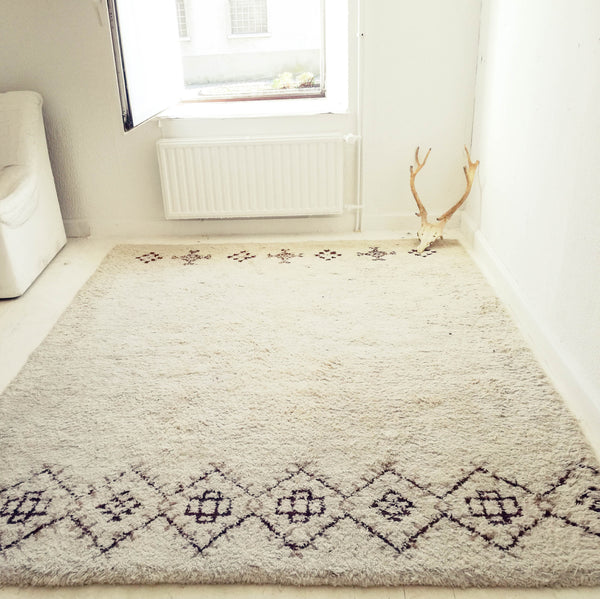 Oddhaus Vintage Luxembourg Vintage Beni Ourain berber rug 100% virgin wool geometric off-white color geometric patterns