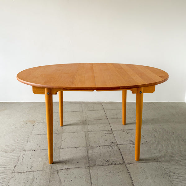 Hans Wagner for Carl Hansen CH337 Dining Table in oiled oak finish