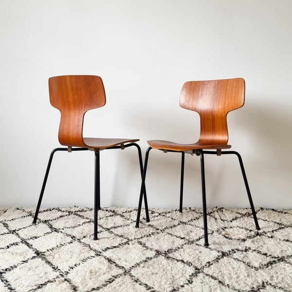 Arne Jacobsen Model 3103 Hammer Chairs - Set of 2