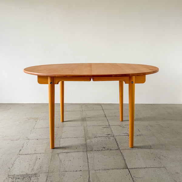 Hans Wagner for Carl Hansen CH337 Dining Table in oiled oak finish