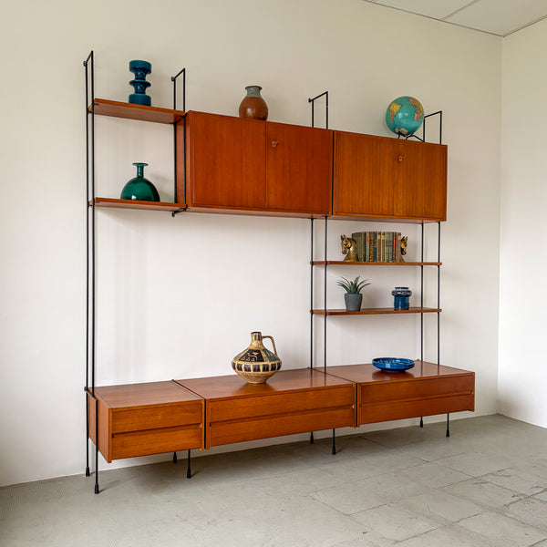 Hilker Omnia TV Wall System