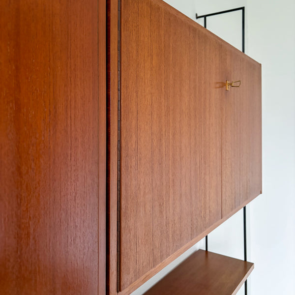 Hilker Omnia TV Wall System