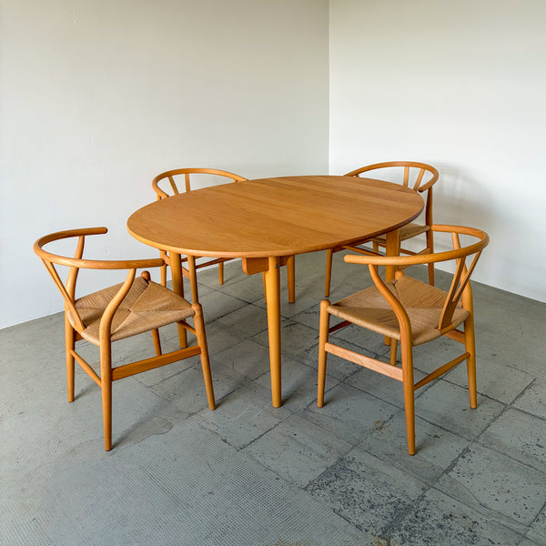 Hans Wagner for Carl Hansen CH337 Dining Table in oiled oak finish