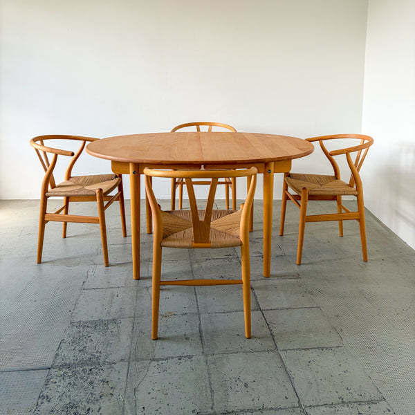 Hans Wagner for Carl Hansen CH337 Dining Table in oiled oak finish