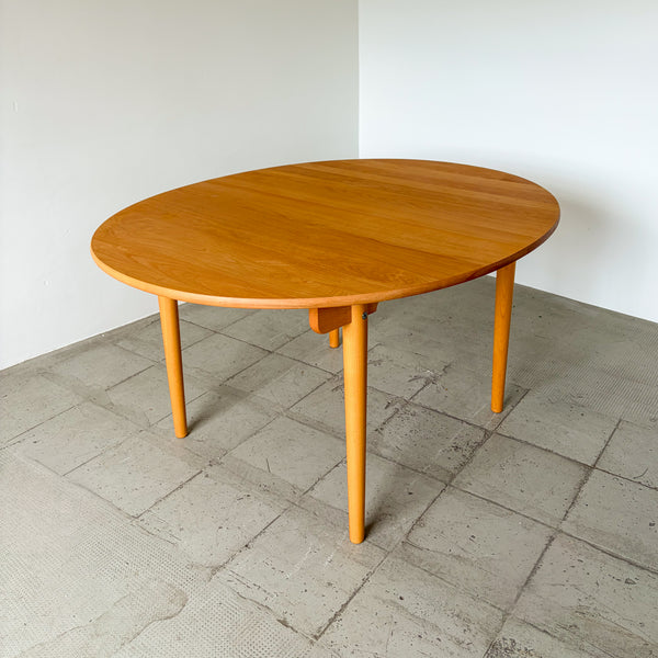 Hans Wagner for Carl Hansen CH337 Dining Table in oiled oak finish