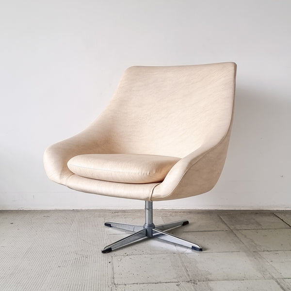 § Vintage Swivel Shell Chair