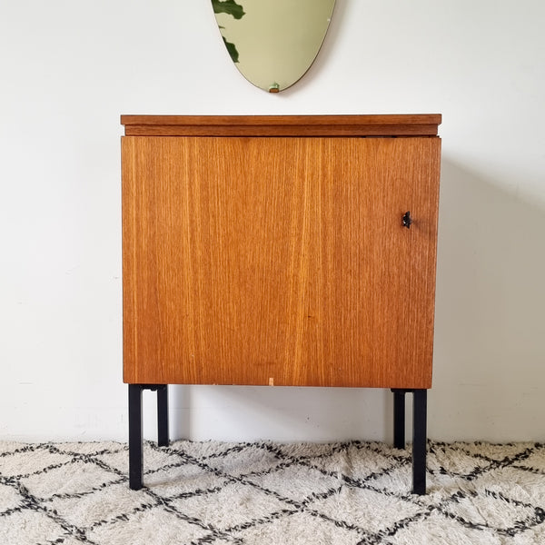§ Small Console / Sewing Machine Cabinet