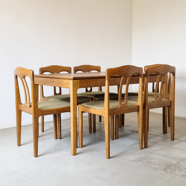 § 70s Dining Table and Chairs