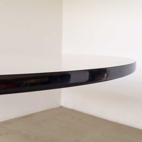 § Eames Round Laminate Dining Table