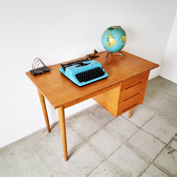 §Small Scandinavian Style Desk