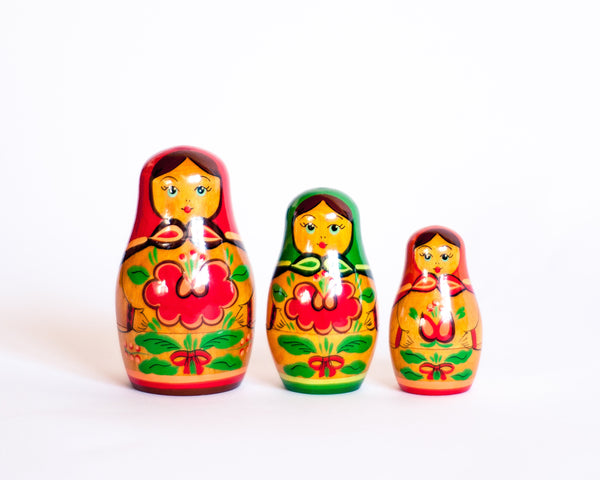 § Vintage Matryoshka Russian Nesting Dolls